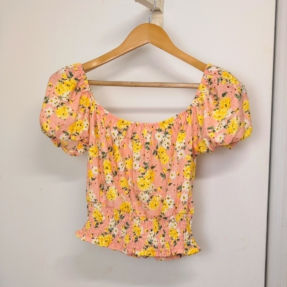 ARDENE FLORAL CROP TOP WITH PUFFY SLEEVES SIZE MEDIUM - Picture 2 of 5